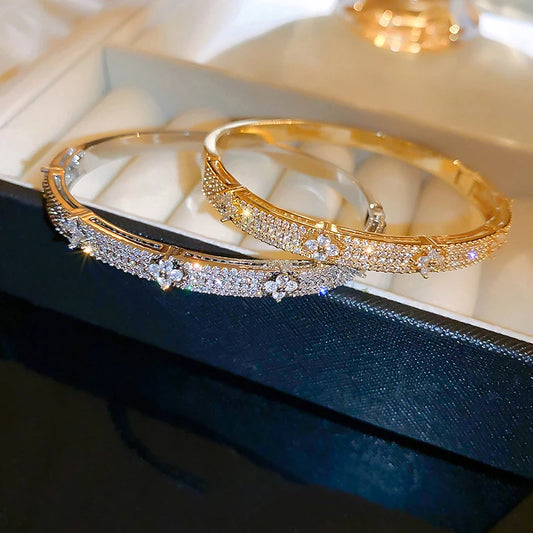 Elegant Four-Leaf Flower Zircon Bracelet – Delicate Vintage French Jewelry